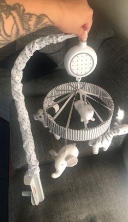 Crib Mobil musical safari.