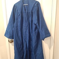 Graduation Gown *NO CAP*