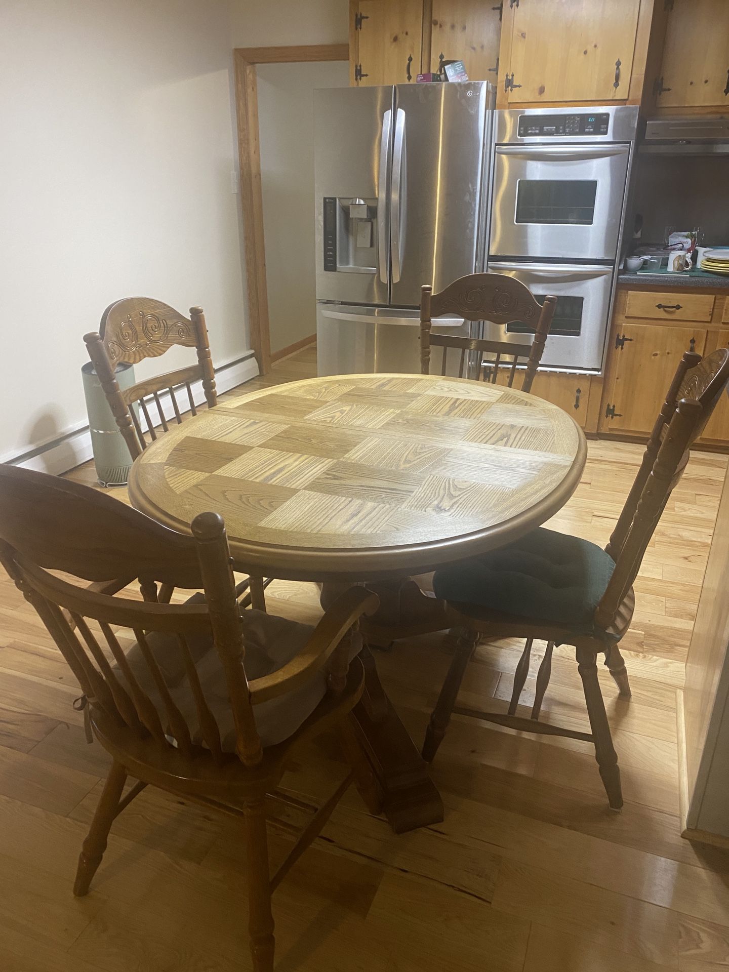 Kitchen Table & Chairs 