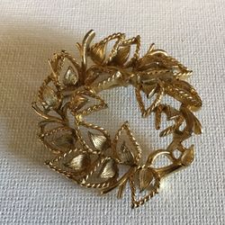 Vintage Round Wreath Brooch Pin