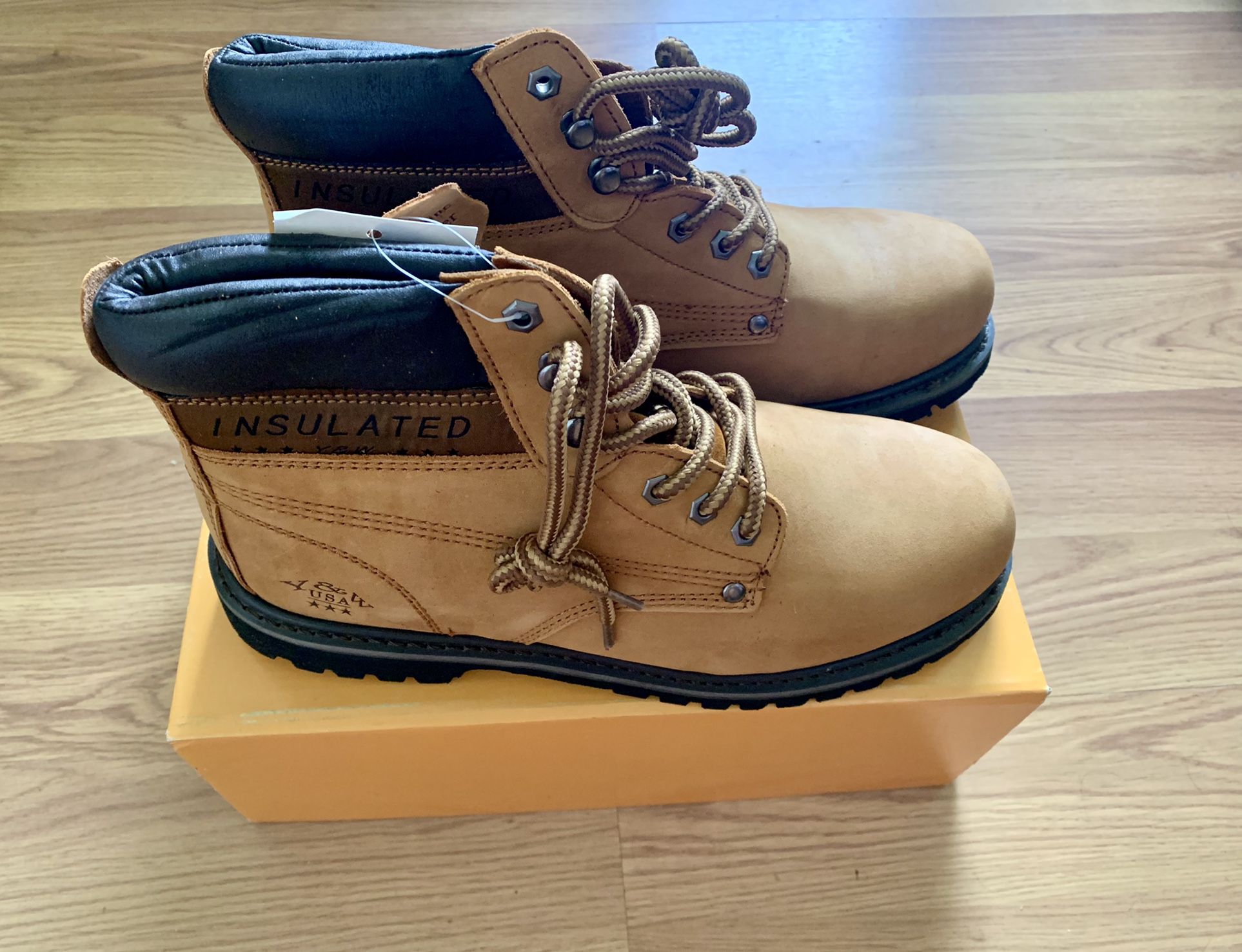 New with tags men’s work boot size 10 1/2