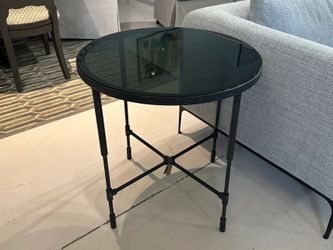 Vande Black Round End Table
