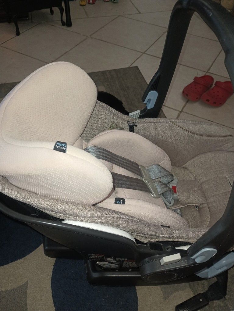 BABY CAR SEAT With Base