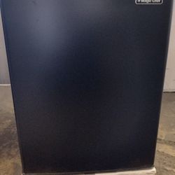 Magic Chef 2.6 Cubic Feet Mini Refrigerator