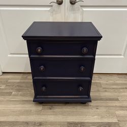 Like New High Quality Solid Wood Dresser With Great Condition 