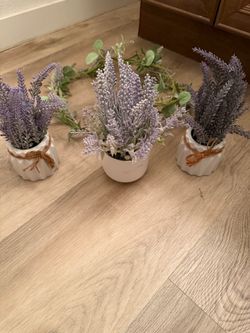 Lilac decor & trash can