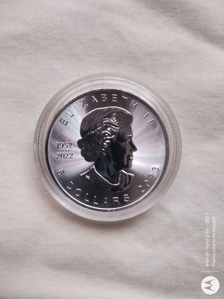 2023 1 oz Canadian silver Maple Leaf .9999 Fine
