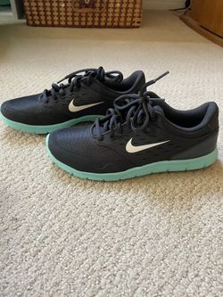 Women’s Nike Shoe Size 7