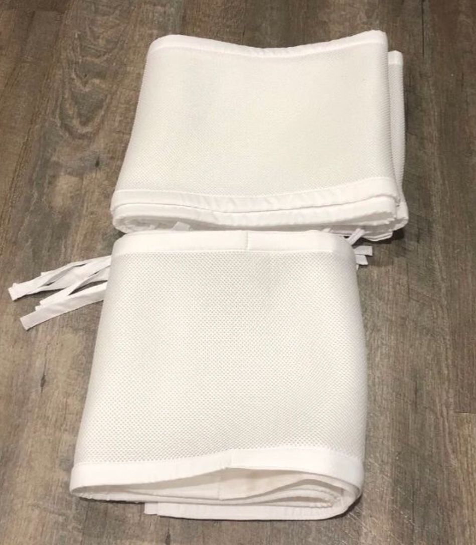 Breathable baby mash crib bumper