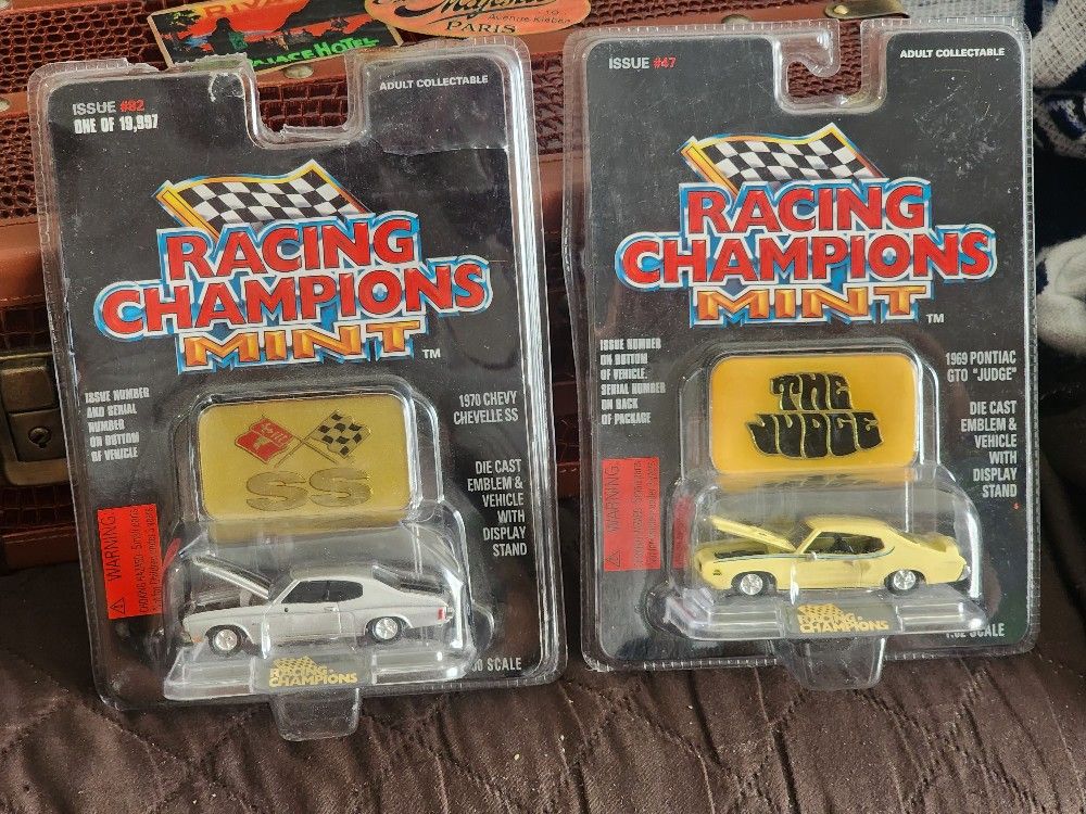 Racing Champions Mint 1969 Pontiac GTO & Chevy Chevelle SS Lot of 2 Cars 1/64