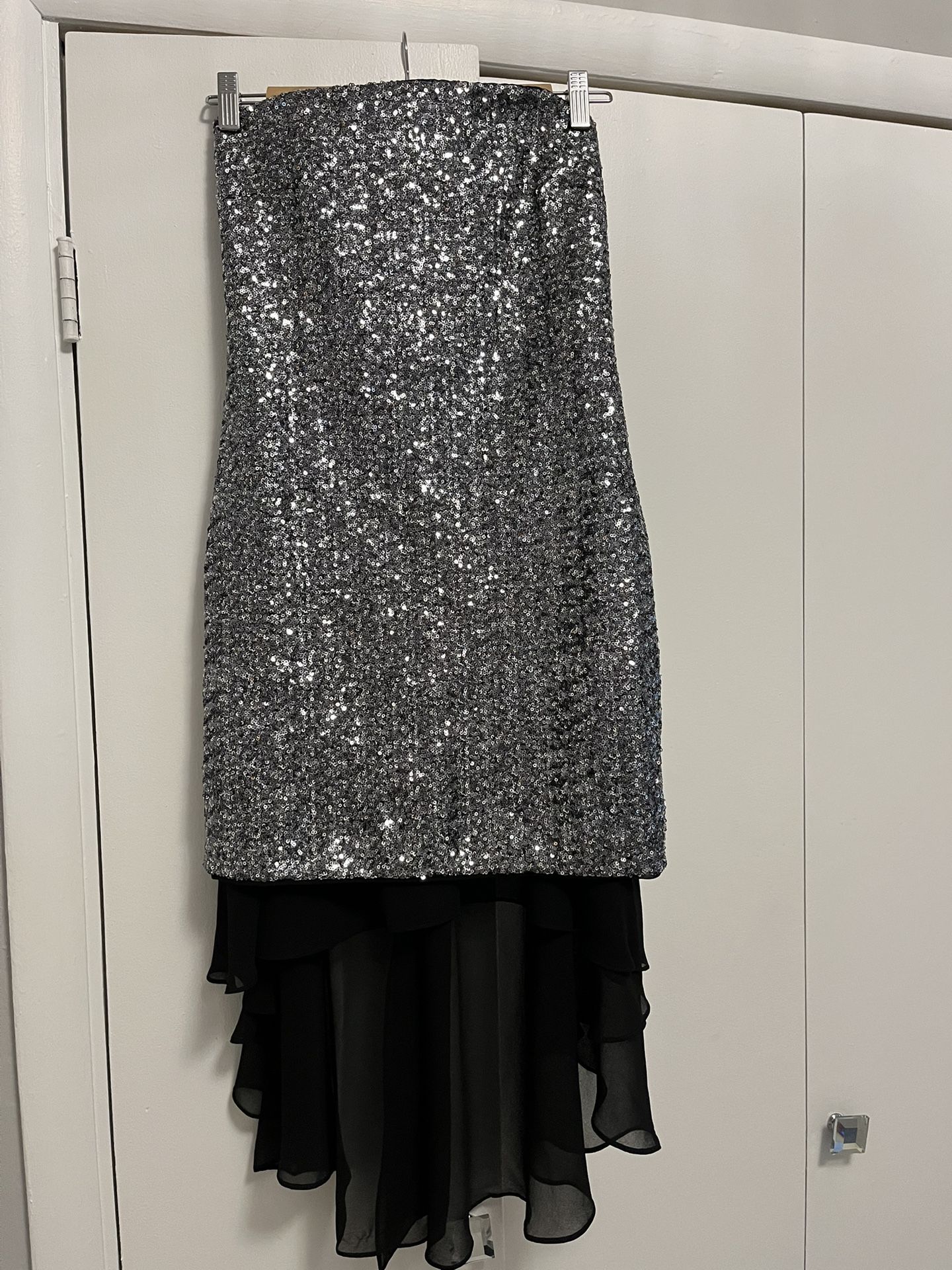 Halston Silver Sequin Strapless New Dress With Hanky Hem SZ 6 