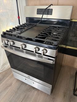 GE stainless steel gas stove/range for sale.