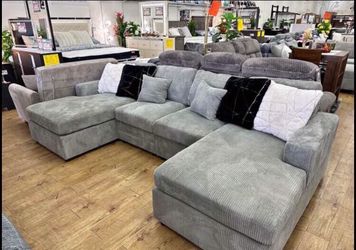 On sale‼️Grey u shape sectional sofa couch new in box