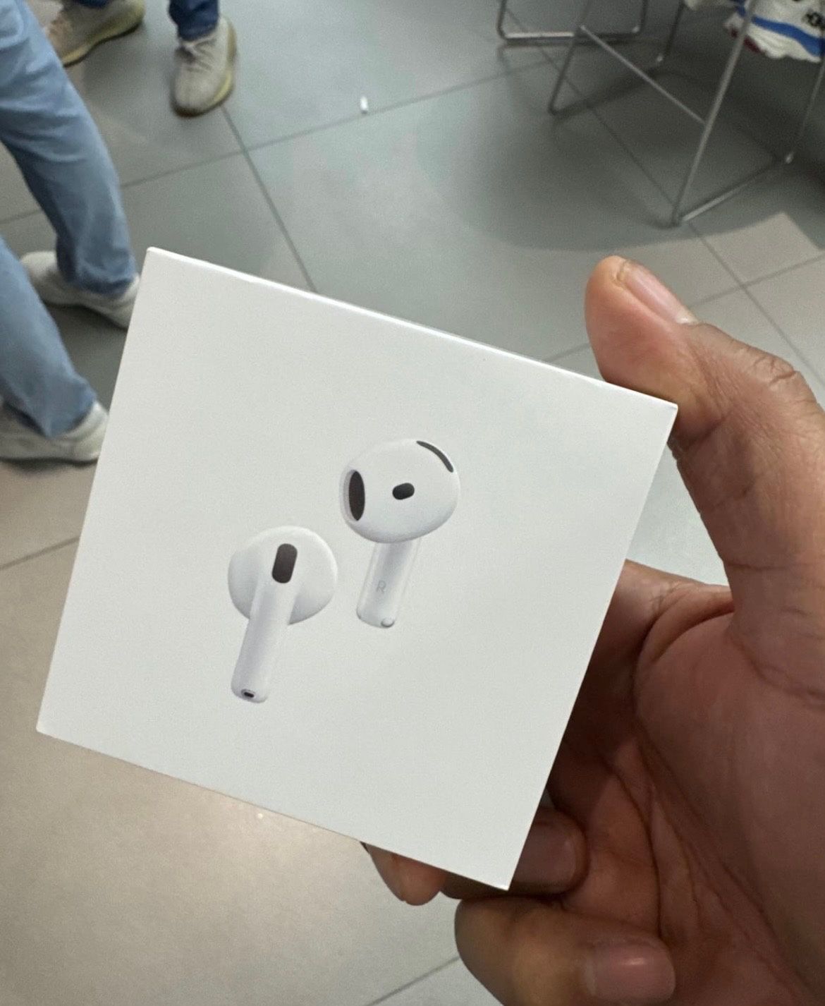 AirPod 4s