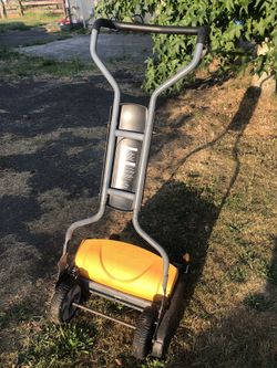 Fiskars Push Lawn Mower