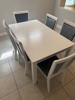White Kitchen table and 6 padded chairs