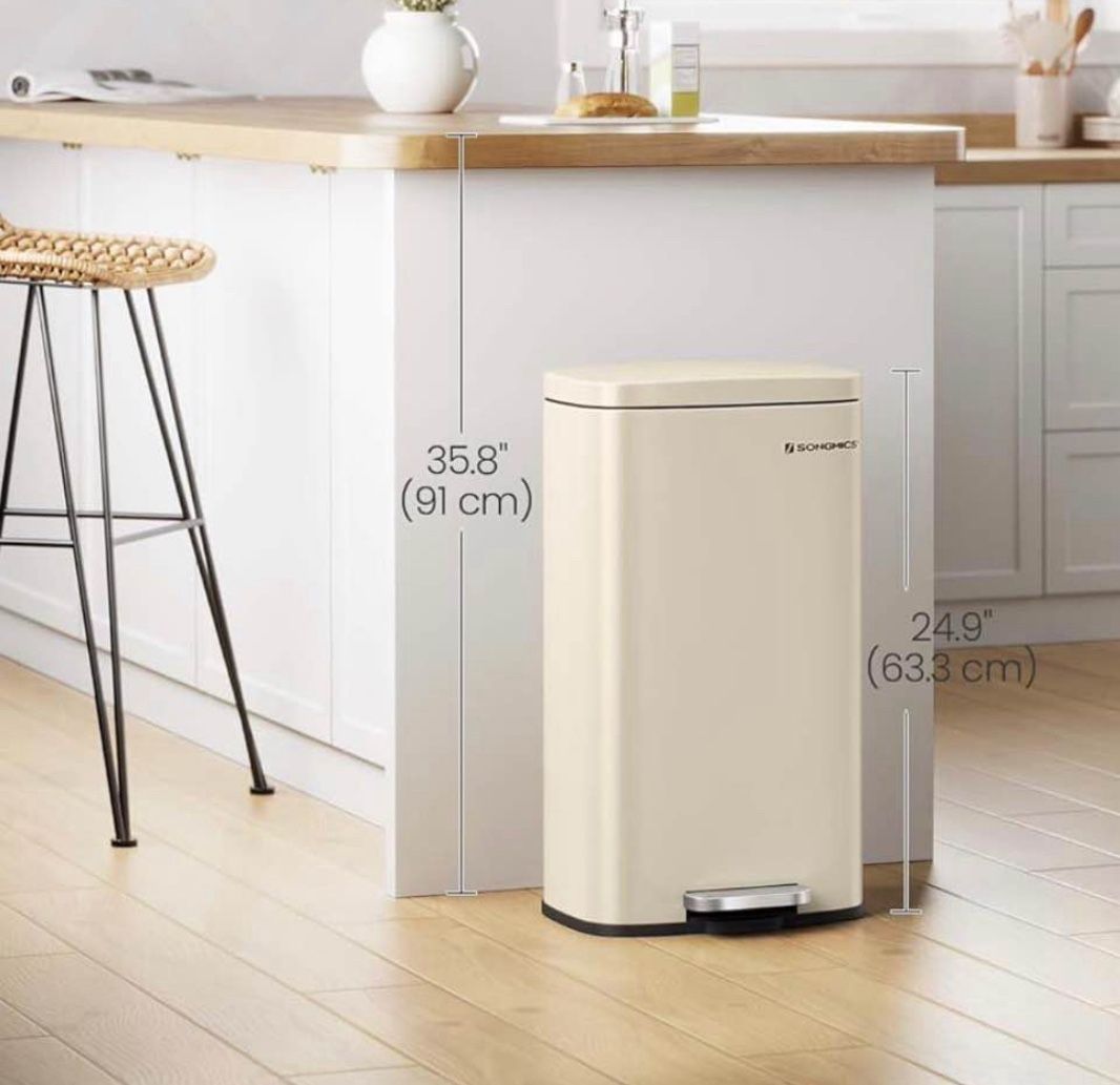 Trash Can with Lid, 8 Gallon Garbage Can, Stainless Steel Small Waste Bin with Step Pedal and Inner Bucket, Soft Close, Kitchen, Sand Beig