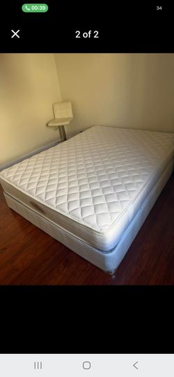 Queen bed and foundation board