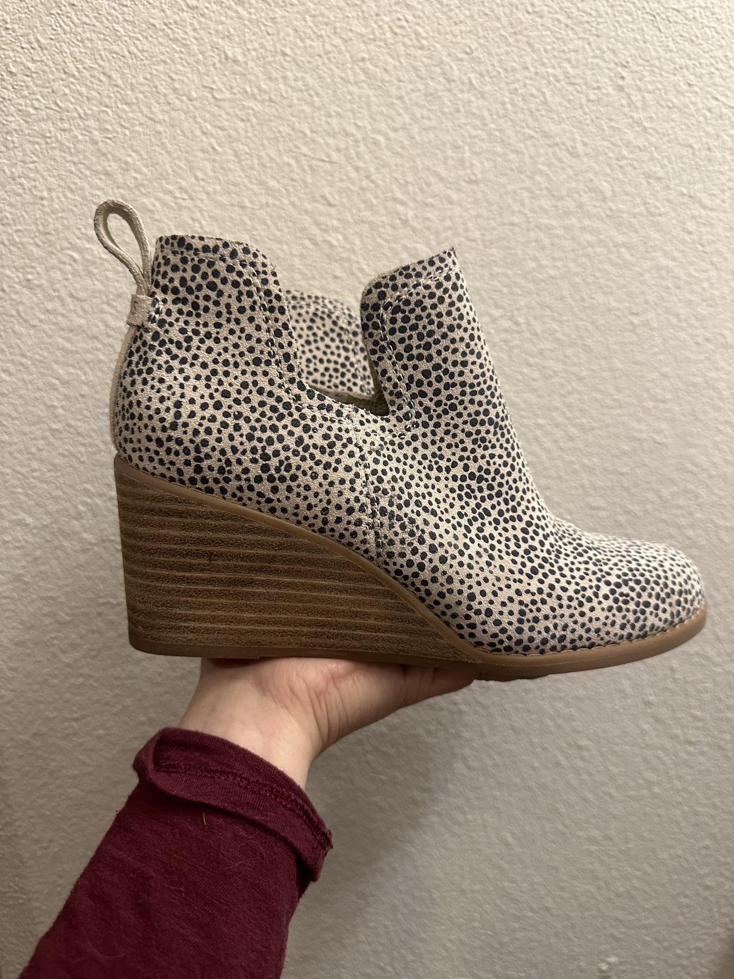 Brand New Toms Wedge Booties Size 6
