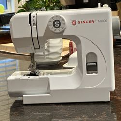 SINGER M 1000 sewing machine