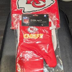Kansas City Chiefs Mitt/Apron Bundle 