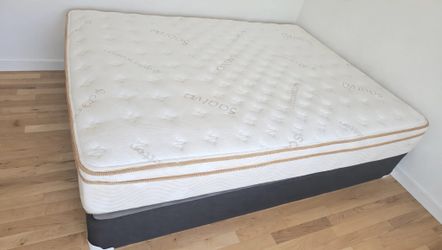 Cama Queen COMPLETA Saatva + Base + Hierro Nuevo Q02