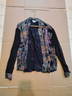 Medium Women's Rare Vintage Multicolor Blouse, has a small tear on the bottom.