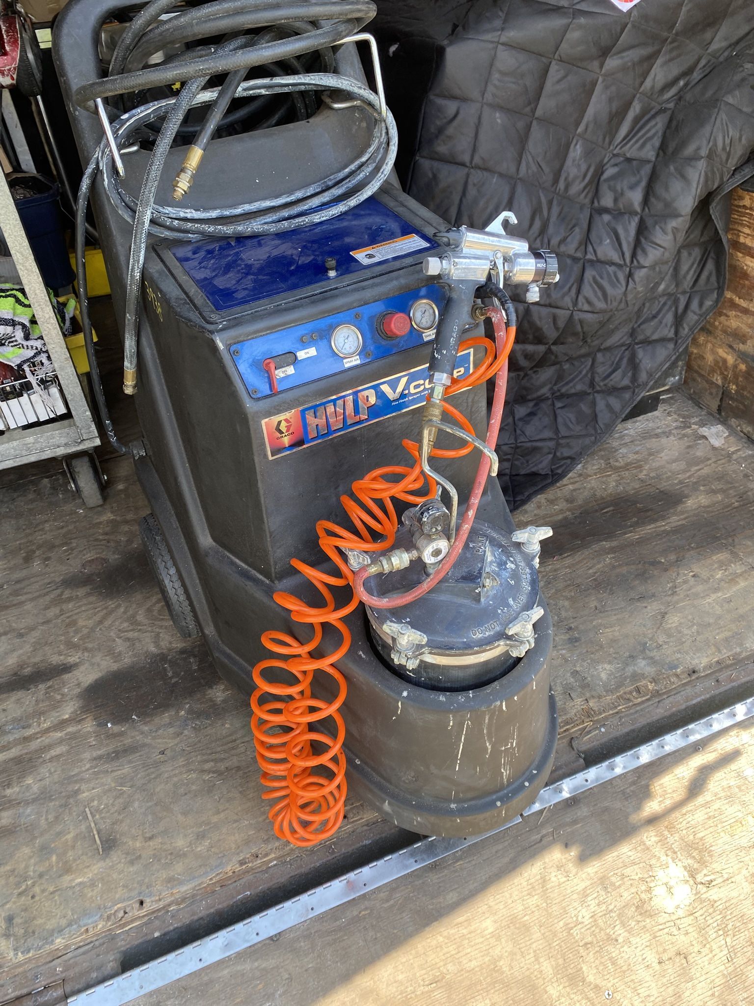 Graco hvlp v comp paint sprayer 4900 cart  $500 Firm With complementary local delivery to  Broward, Palm beach, St Lucie, okeechobee and surrounding a