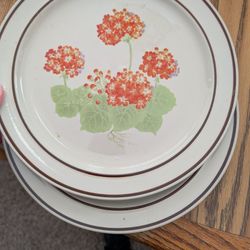 Geranium Dinner Plate 