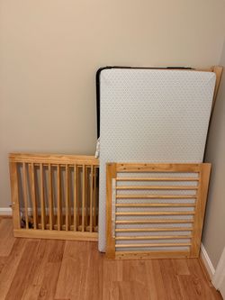 Crib/ Toddler bed and mattress