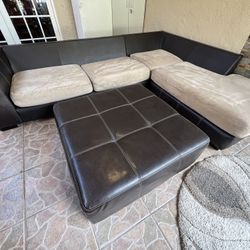 Sofá Couch + Ottoman. Pick Up In Hammocks Kendall. $50 Cash 