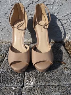 Beige Marc Fisher stilettos size 9m