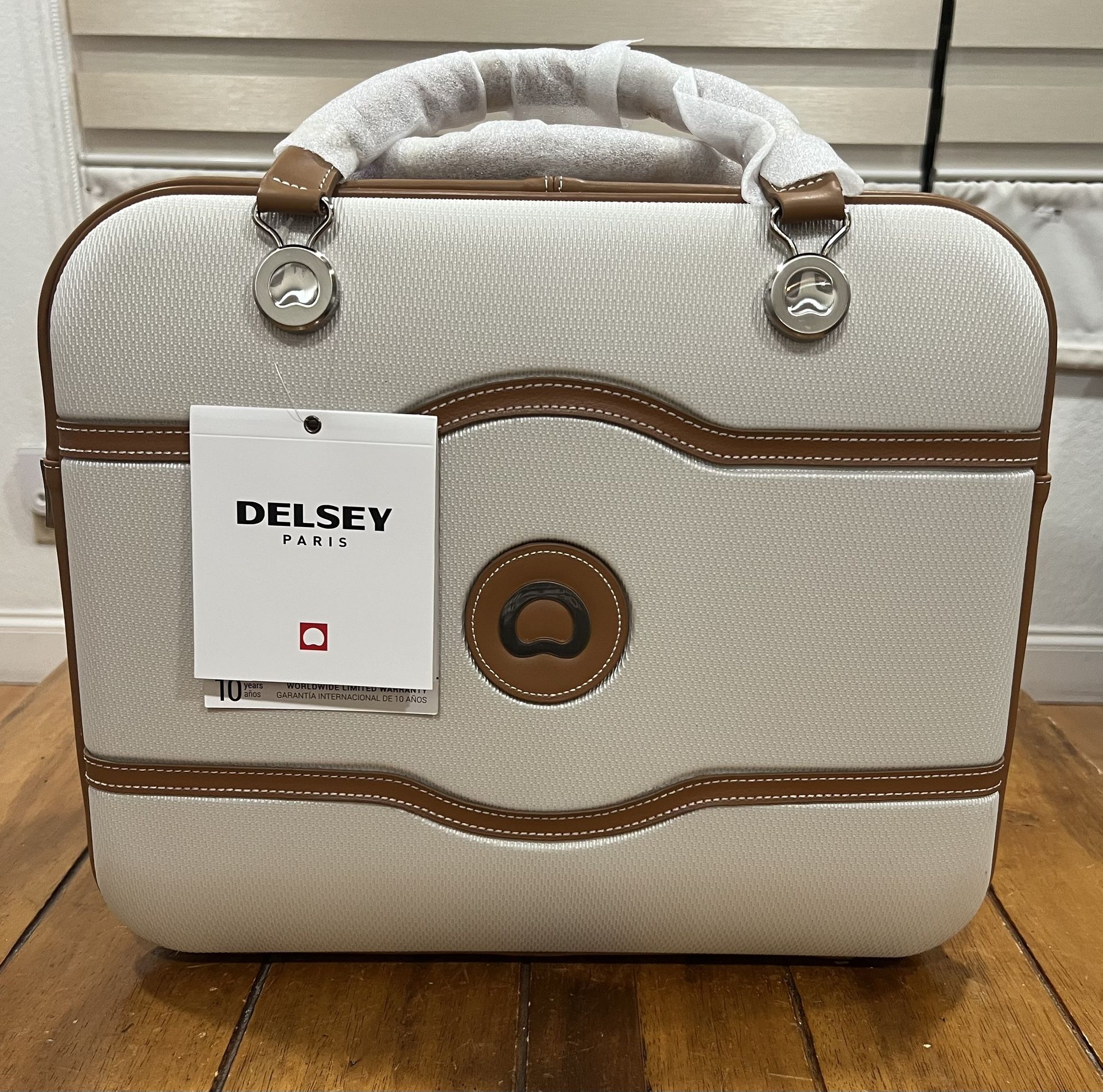 FS: Rare brand New Delsey Chatelet women’s travel carry-on tote Bag