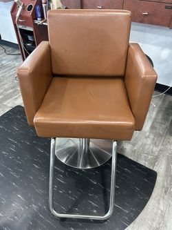 Salon chair