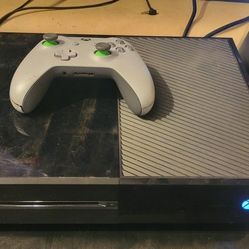 Xbox One w/ controller & 3 games