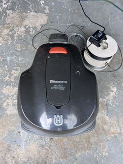 Lawn Mower Auto Husqvarna 115H. Cortadora de grama automática