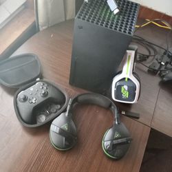 Xbox Series X With 2 Headsets and Partially Damaged ELITE SERIES 2 Controller