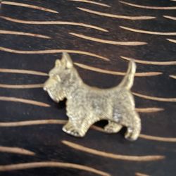 Adorable Gold Tone Scottie Dog Brooch.