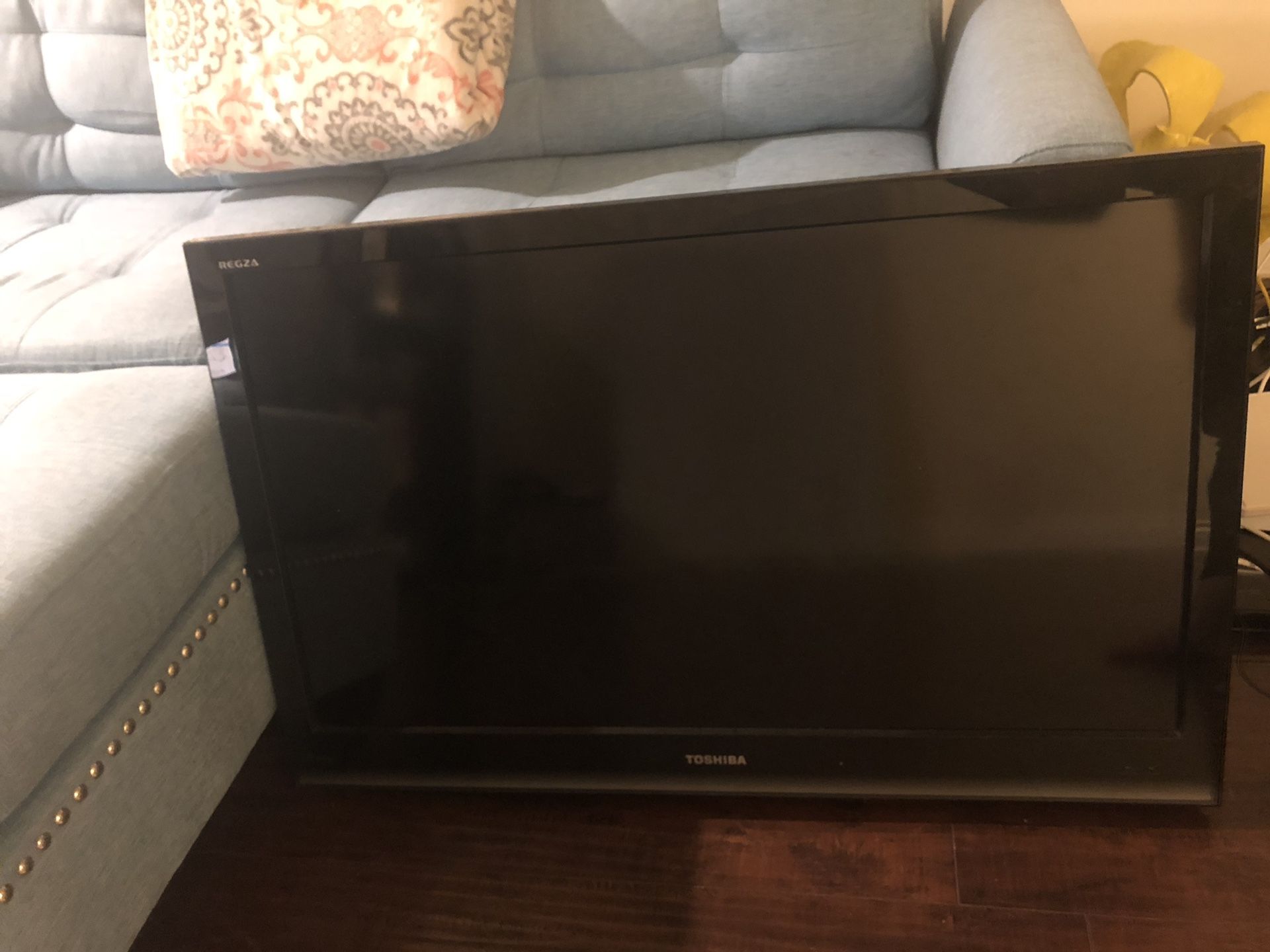 Flat tv toshiba 40”