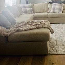 Living spaces Sectional Sofa ( Used But Still Has Life) All Cushions Can Be Washed And Cleaned 