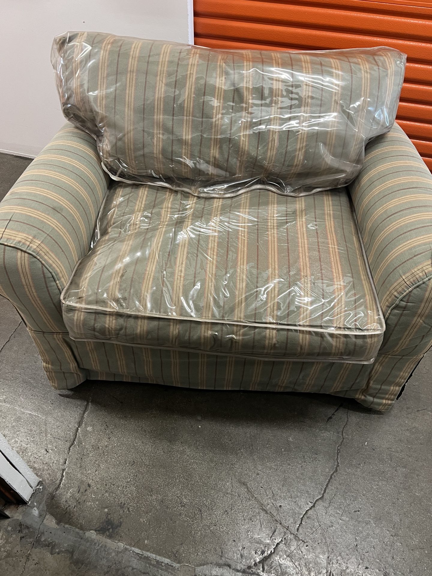 Love seat