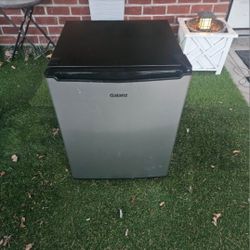 Galanz Mini Refrigerator 
