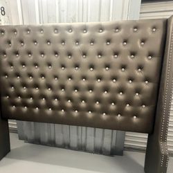 Headboard premium con diseño capitoné y acabado sofisticado