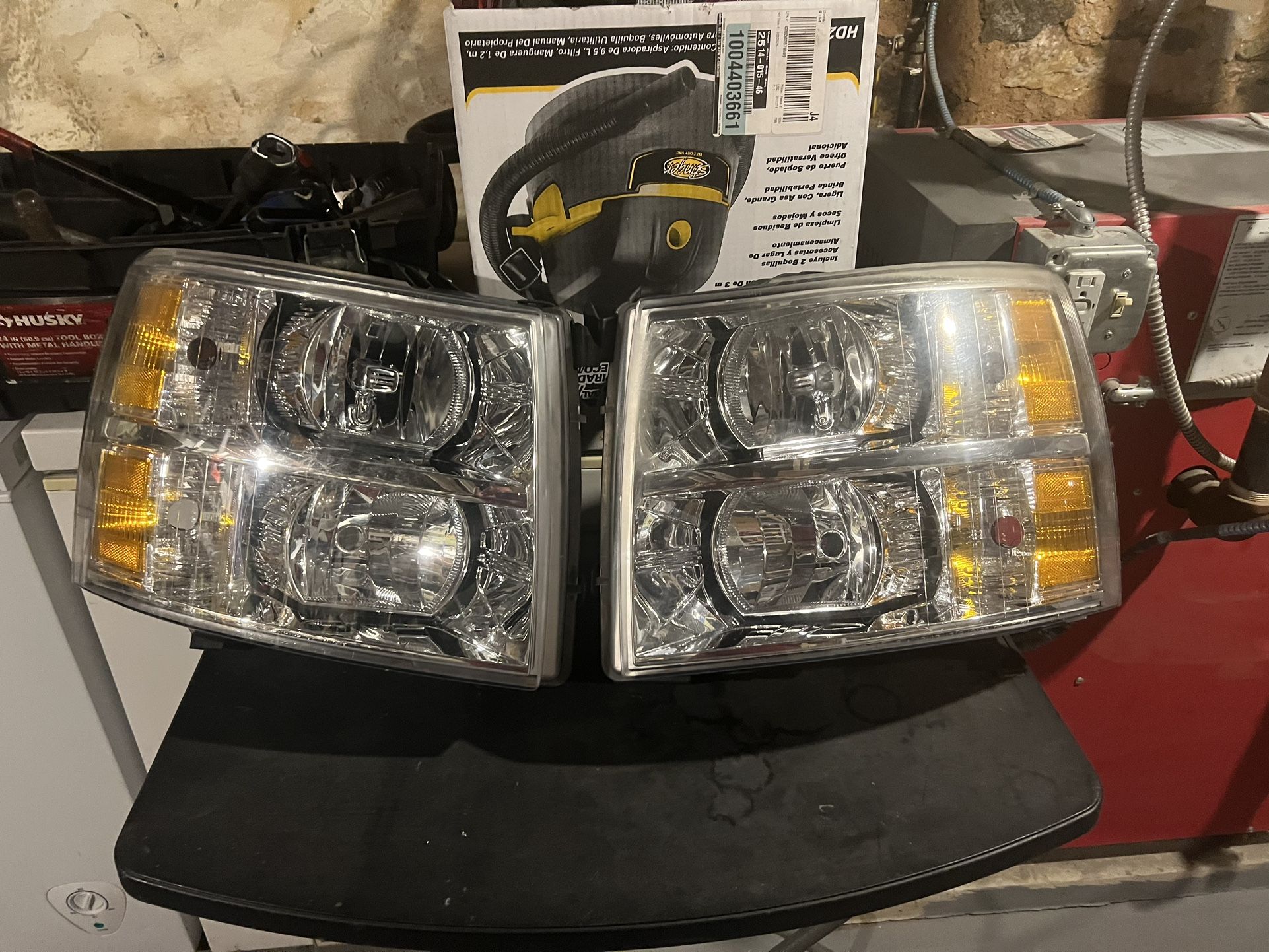 09 Chevy Silverado Headlights $100