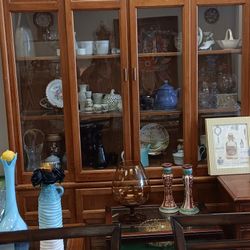 Beautiful Vintage China Cabinet