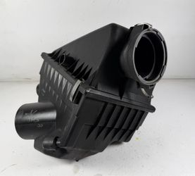 BMW e39 540i AIR INTAKE FILTER BOX
