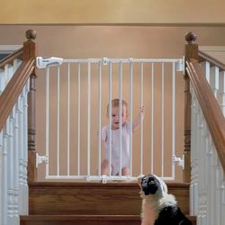 Babelio 2n1 26-43in Hardware Mount 28inH No Bottom Large Walk-through White Like New 