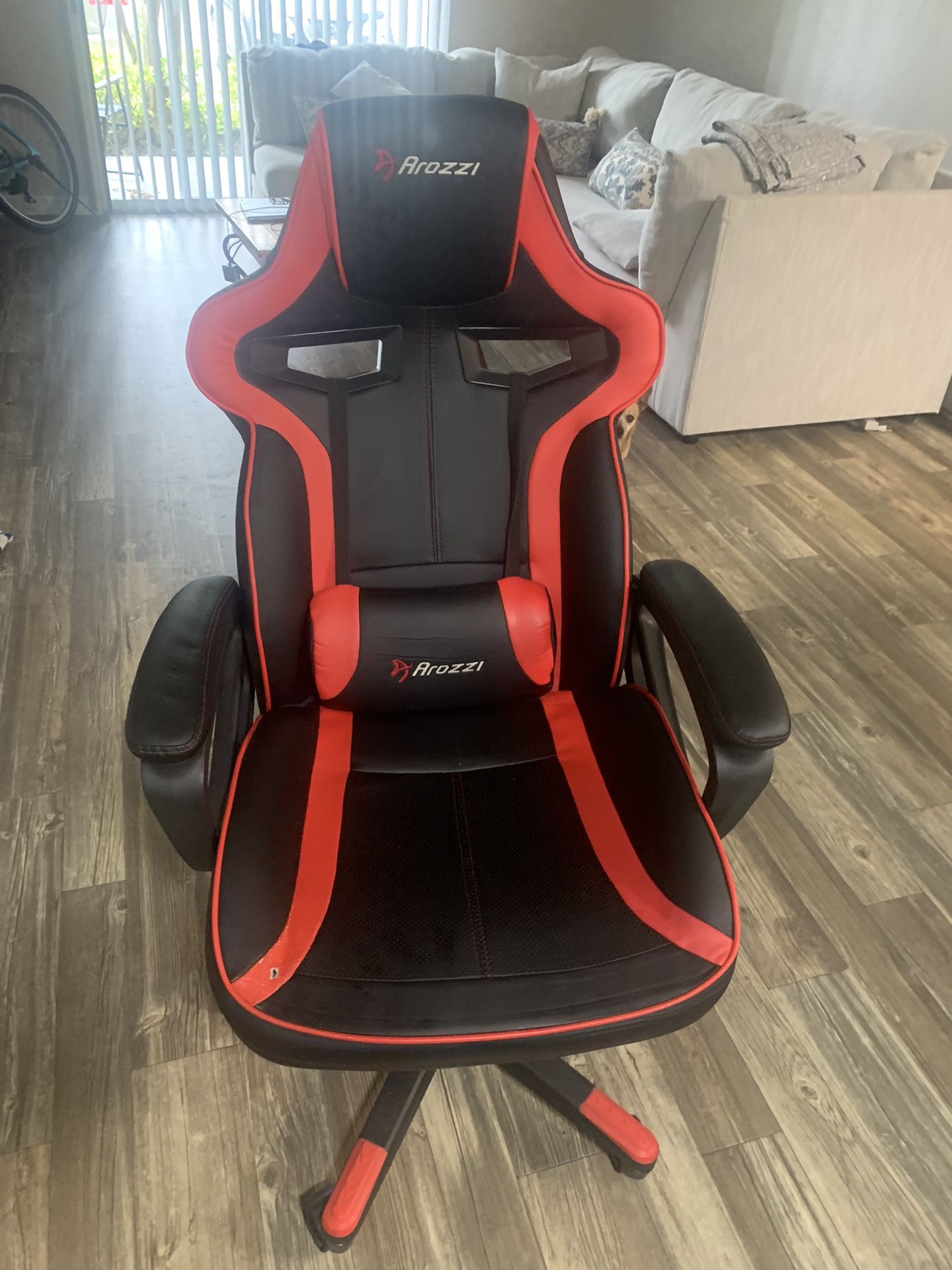 Arozzi gaming Chair 