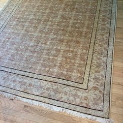 Beautiful Hand-Knotted Persian Rug