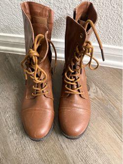 Women’s size 8 brown combat boots zip side